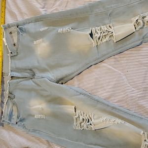 All jeans 2/$20🫦Super lightweight, super stretch distressed raw Sz L-XL.
